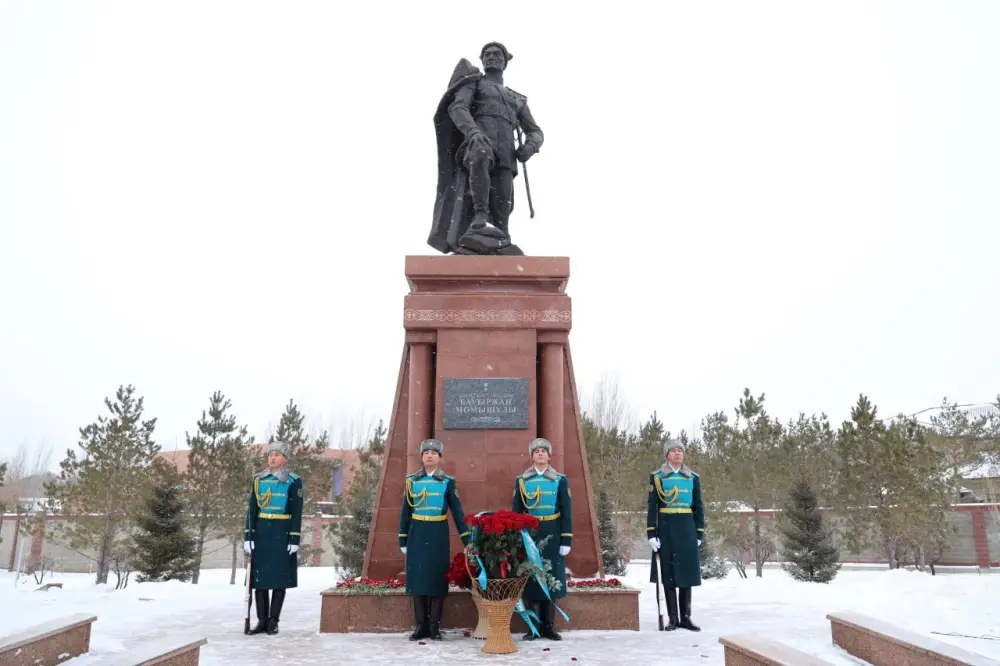 В Вооруженных силах почтили память Героя Советского Союза Бауыржана Момышулы (8)