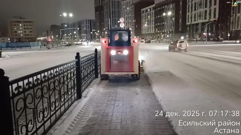 Более миллиона кубометров снега вывезли коммунальщики из Астаны (4)
