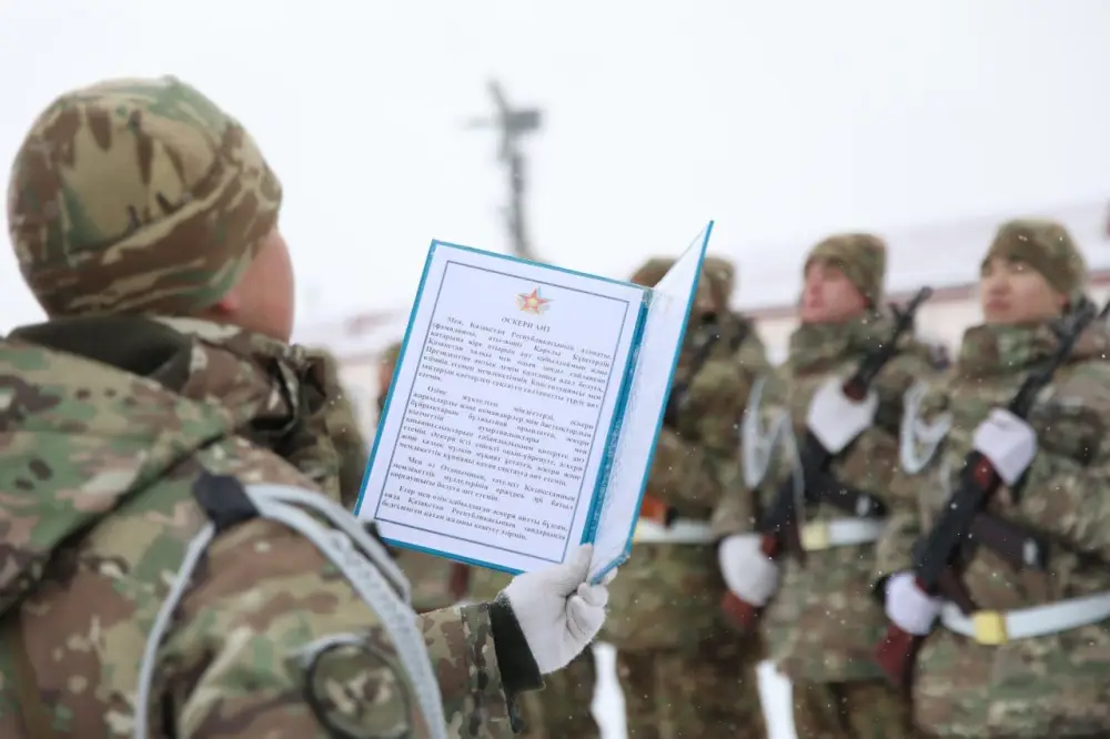 В Акмолинском гарнизоне солдаты войск ПВО дали клятву на верность Родине (7)