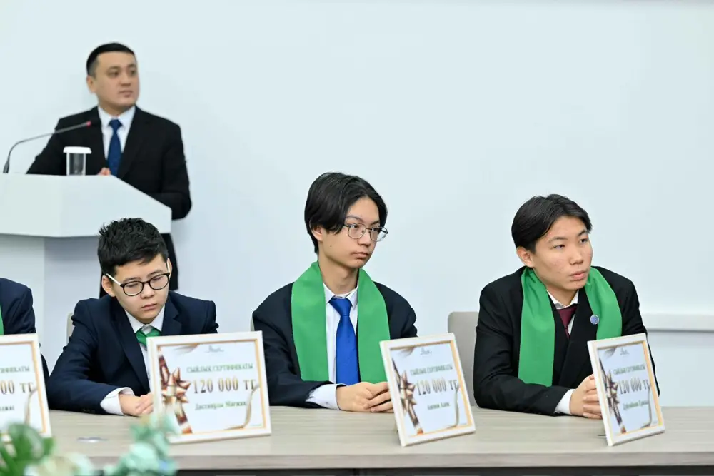 Аким области встретился с одаренными школьниками региона (9)