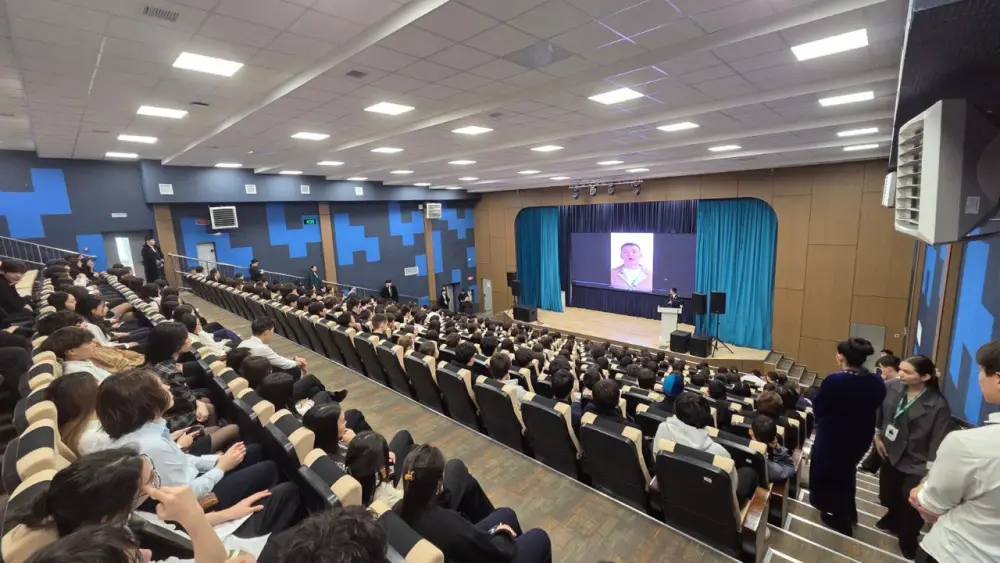 Дипфейки, дропперы, мошенники: столичным школьникам рассказали о цифровой безопасности (2)