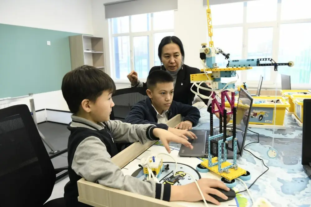 Открытая в Астане школа «Келешек мектебі» решила проблему трех смен в двух образовательных учреждениях (3)