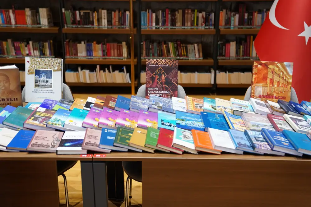 В крупнейшей библиотеке Стамбула впервые открылся научно-литературный уголок Казахстана (9)