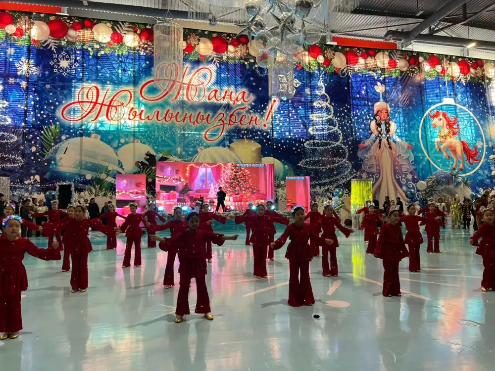 Чудесный праздник, проложивший путь к мечтам: в Алматинской области прошла новогодняя елка Президента (6)