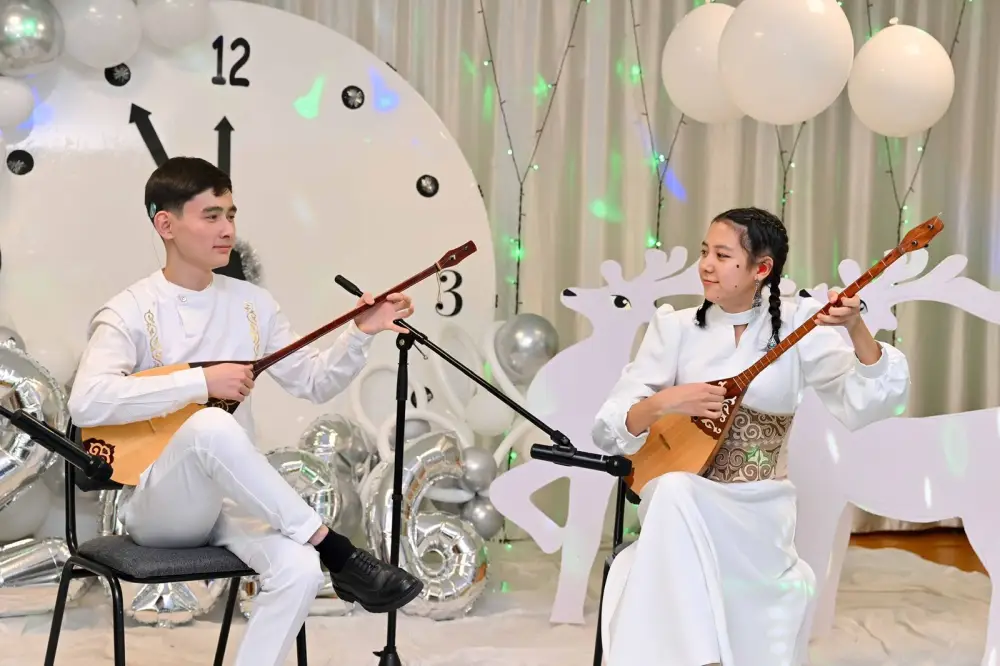 Аким области в преддверии Нового года посетил специальные школы-интернаты и Центр поддержки детей (4)