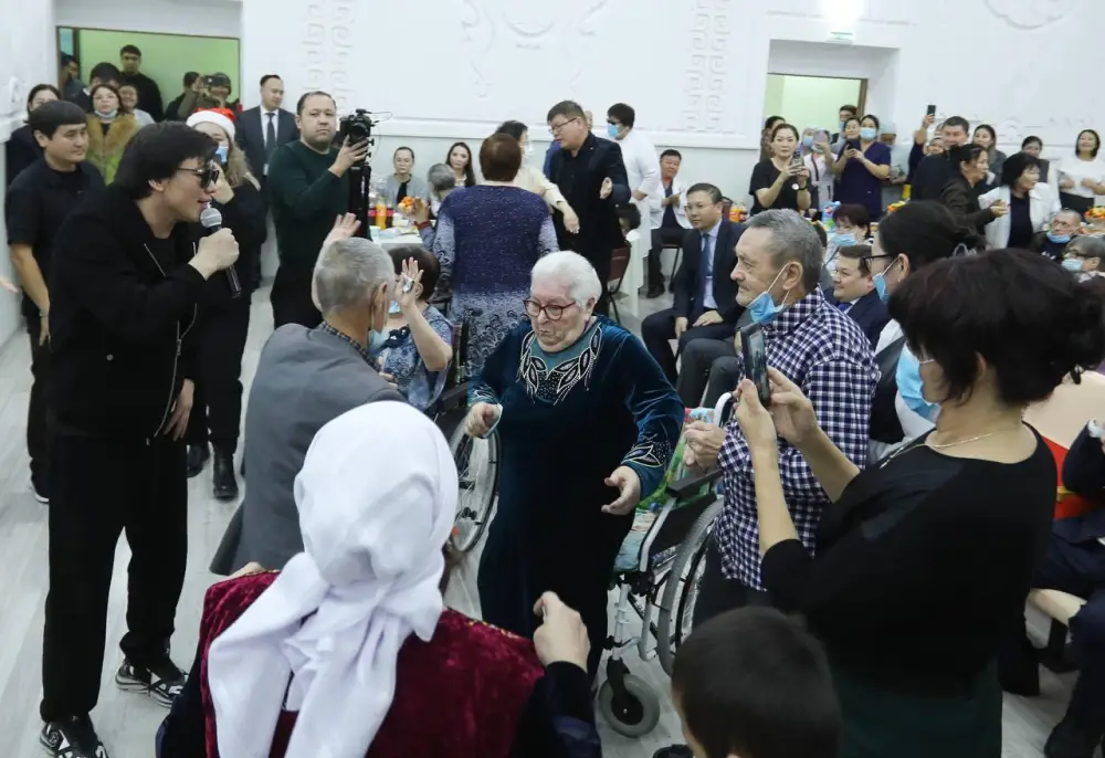 Глава региона поздравил получателей услуг Центра специальных социальных услуг № 2 с Новым годом (7)