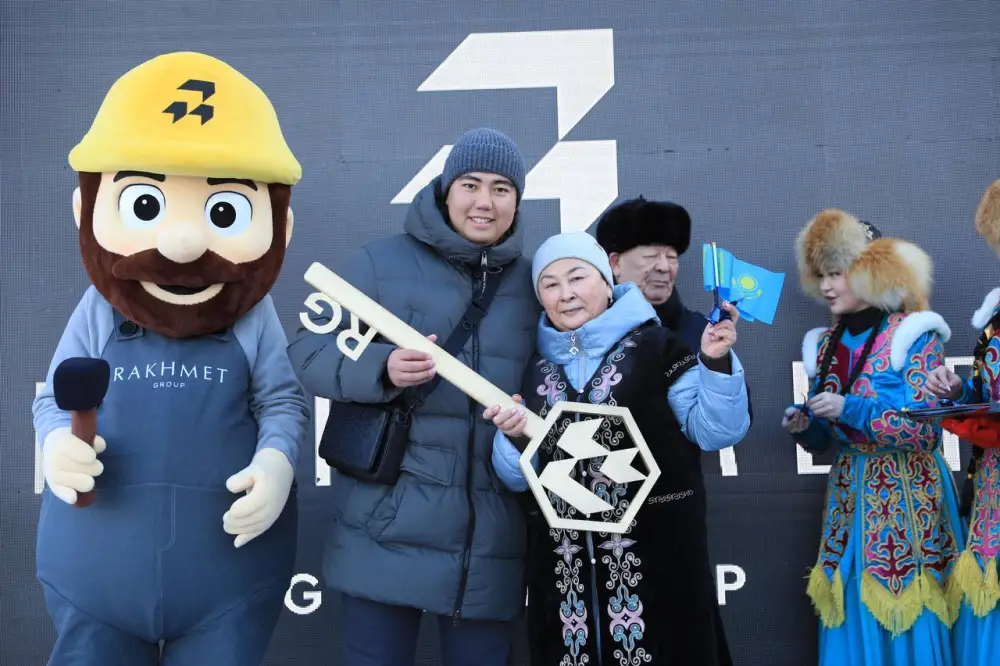 Жильцам ЖК «Exclusive», ранее являвшегося долгостроем, в День Независимости вручили ключи от квартир (5)