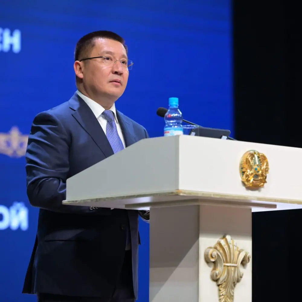 Аким Павлодарской области Асаин Байханов провел встречу с жителями Аксу: в центре внимания — вопросы развития города (2)