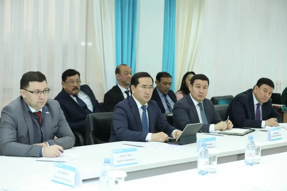 Нурдаулет Килыбай провёл общественный приём на площадке партии (7)