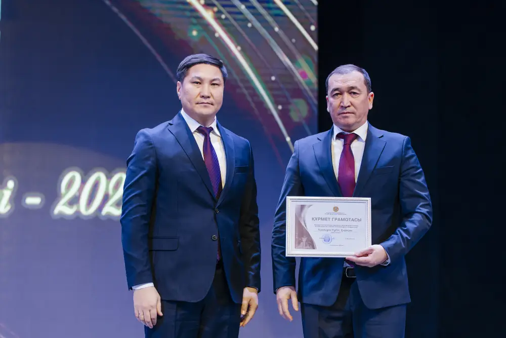 Награждены лучшие представители сферы спорта и туризма (3)