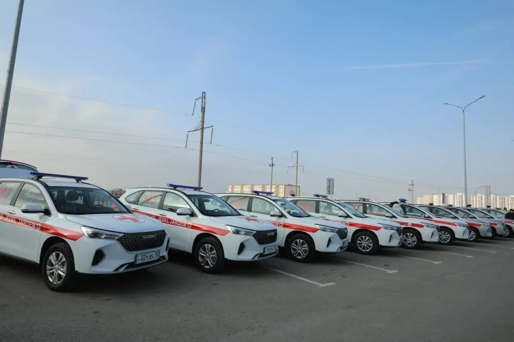 В Мангистауской области медицинским учреждениям передали новые санитарные автомобили (3)