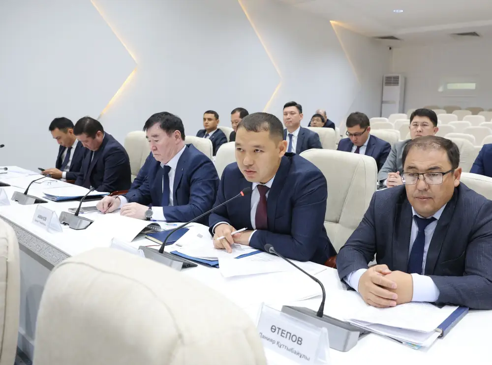 Ербол Карашукеев принял участие в расширенном заседании депутатской фракции партии «AMANAT» (3)