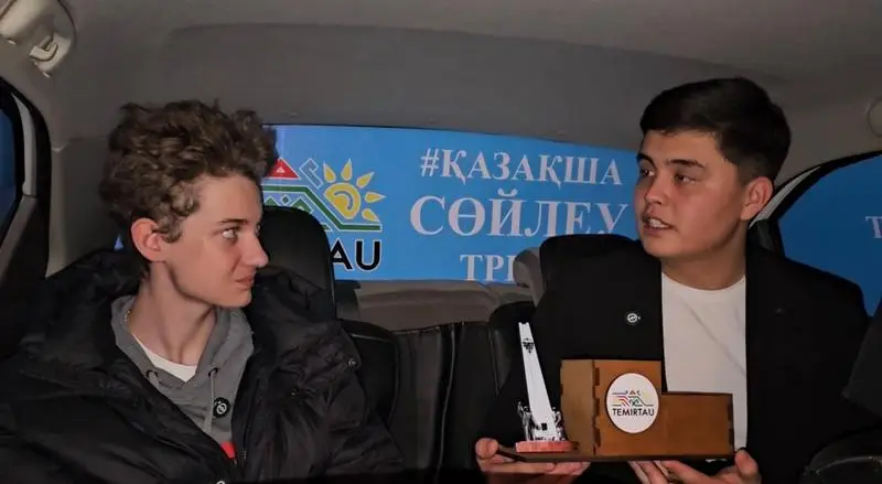 Изучаем казахский: необычное такси ездит по Темиртау (4)