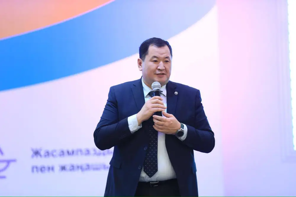 В Актобе авторы QazVac и эксперты в сфере медицины обсудили с будущими врачами национальные ценности (3)