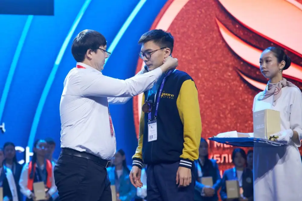 193 награды разыграны на Республиканской олимпиаде по общественно-гуманитарному направлению для учащихся сельских школ (6)