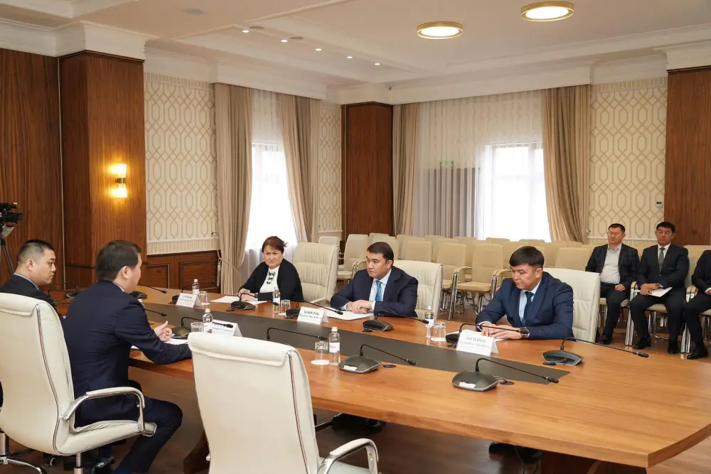 НУРАЛХАН КУШЕРОВ ВСТРЕТИЛСЯ С ГЛАВНЫМ ДИРЕКТОРОМ ПО ПРОИЗВОДСТВУ КОМПАНИИ «КАЗАТОМПРОМ» (2)