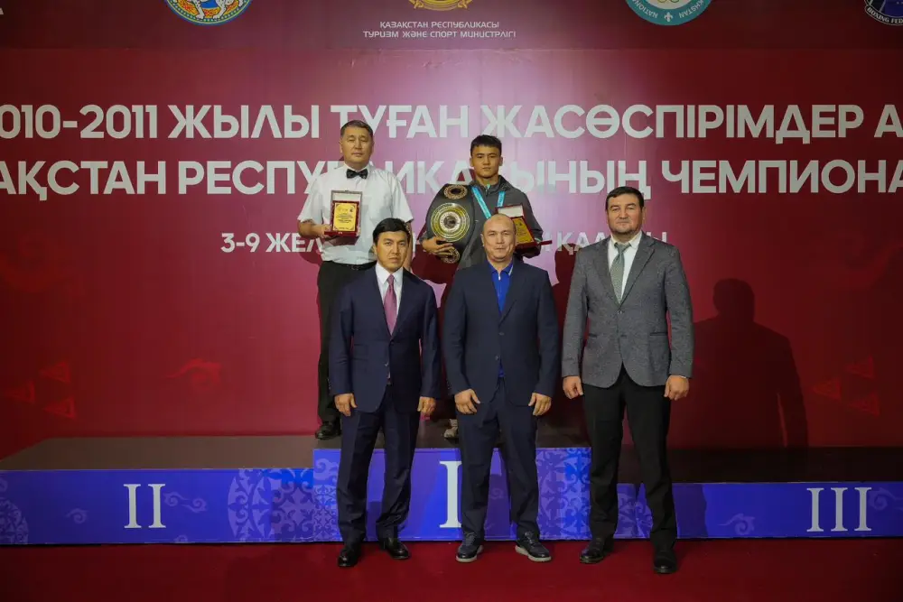 В Алматы завершился чемпионат Республики Казахстан по боксу среди юниоров - 2025 (2)