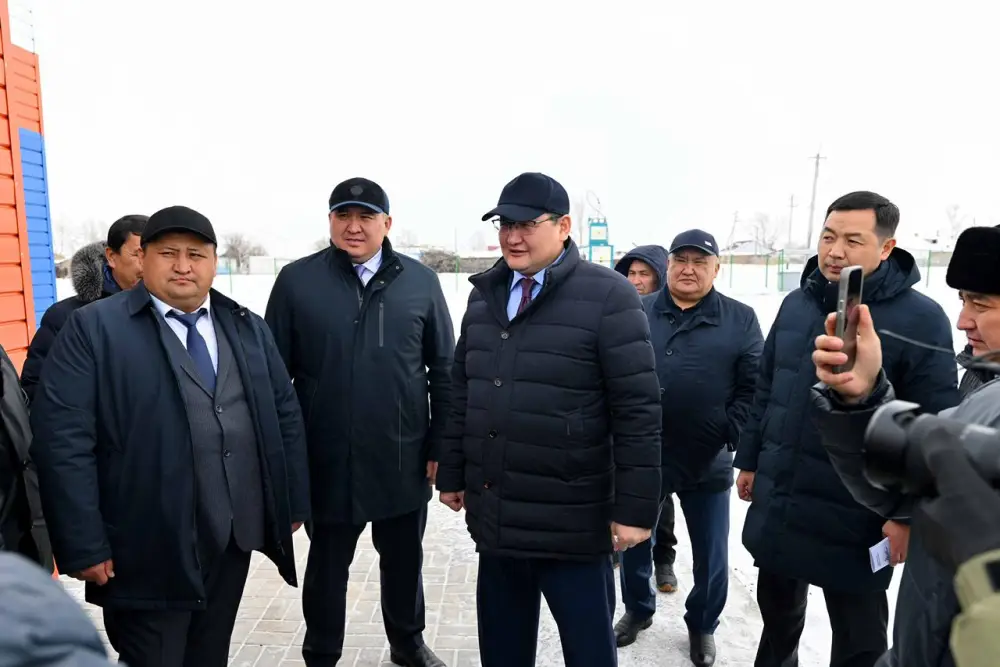 Аким области ознакомился с работой медицинского пункта в селе Малтүгел (9)