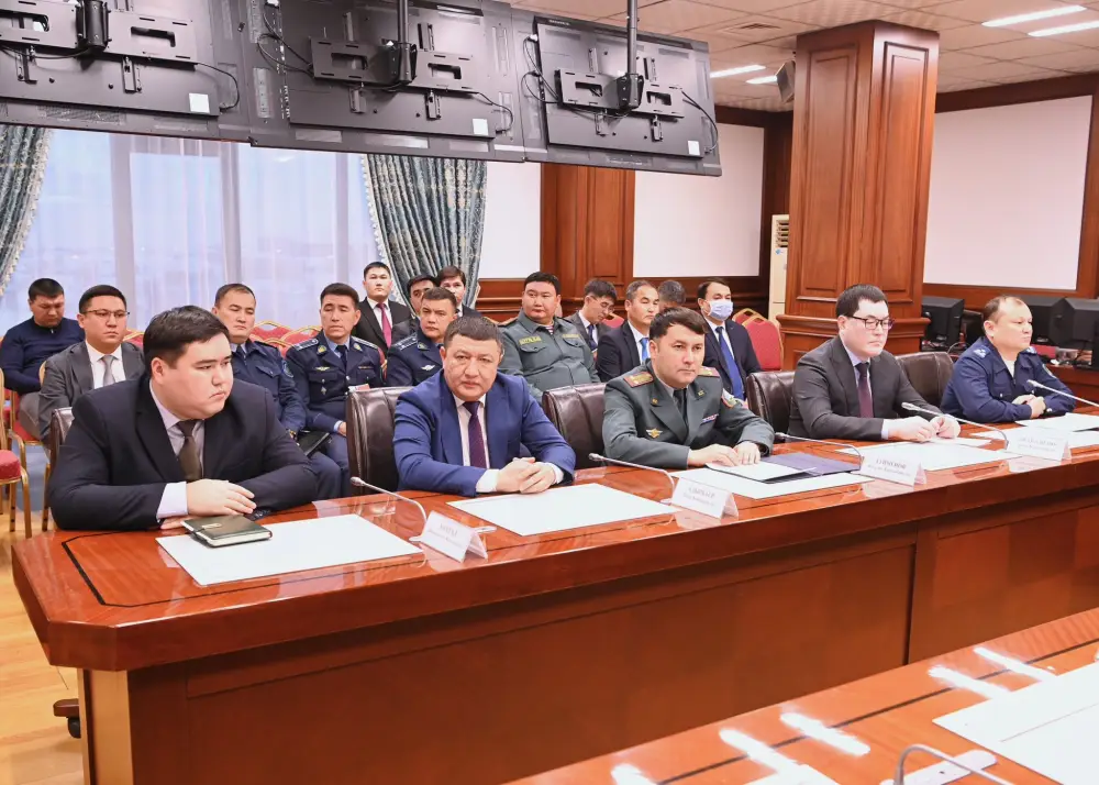 Рассмотрены вопросы обеспечения общественного порядка и безопасности в праздничные дни (6)