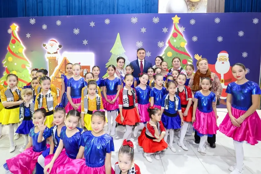 ШЫМКЕНТ: СОСТОЯЛАСЬ ТРАДИЦИОННАЯ ПРЕЗИДЕНТСКАЯ ЁЛКА ДЛЯ ДЕТЕЙ (5)