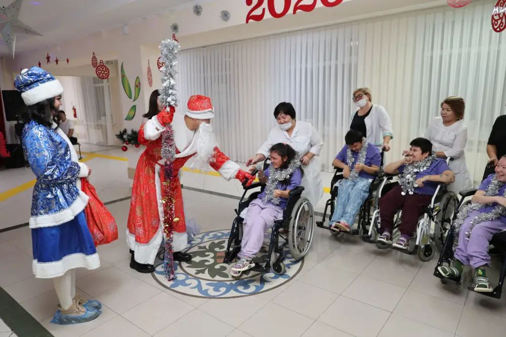 Военнослужащие Национальной гвардии поздравили воспитанников детских домов с Новым годом (3)