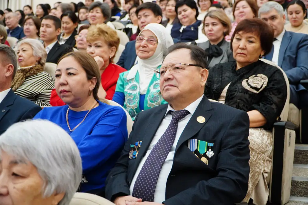 Аким Акмолинской области встретился с населением города Кокшетау (6)