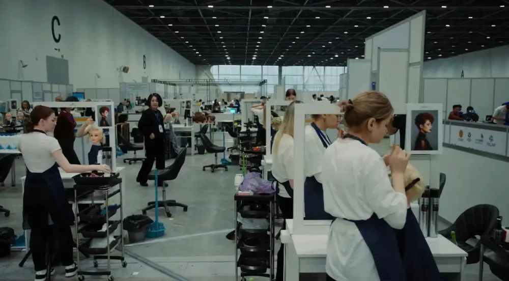 Более двух тысяч студентов столичных колледжей приняли участие во флешмобе в честь завершения Года рабочих профессий (4)