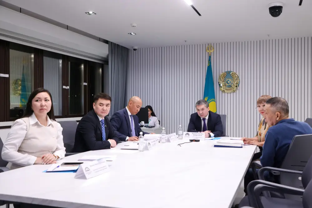 Министр промышленности и строительства РК Ерсайын Нагаспаев провёл приём граждан по личным вопросам на площадке Центра приёма граждан (3)