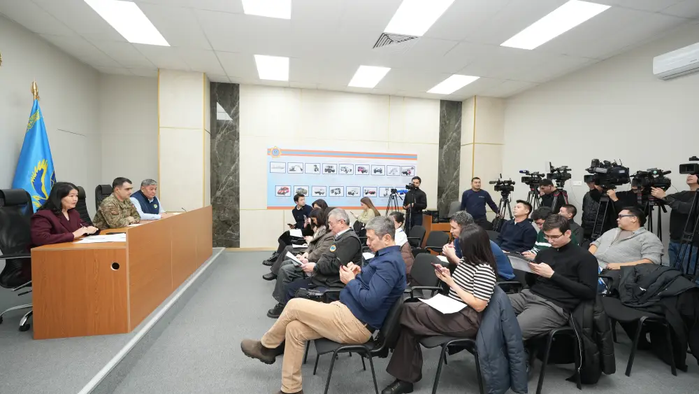 В МЧС проведен брифинг по зимнему периоду: из снежных заносов спасено и эвакуировано 1137 человек (2)