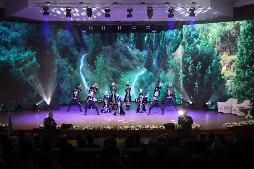 В Астане ветерана Сил воздушной обороны Копена Ахмадиева поздравили с юбилеем (8)