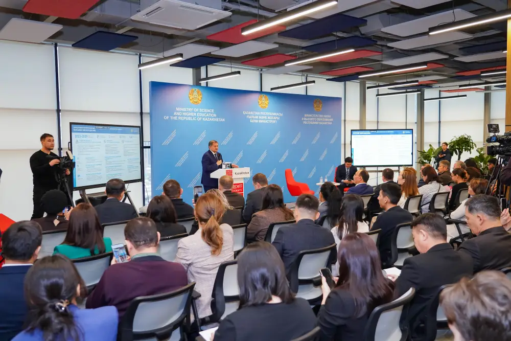 Министр науки и высшего образования РК встретился с жителями Астаны (5)