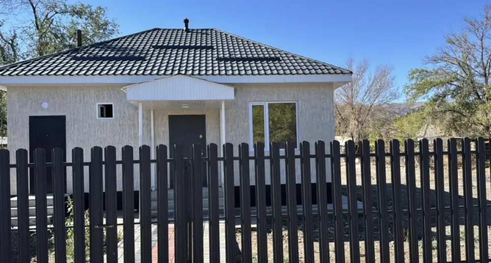 В Аксуском районе по итогам года очередь на жилье сократится на 12% (9)