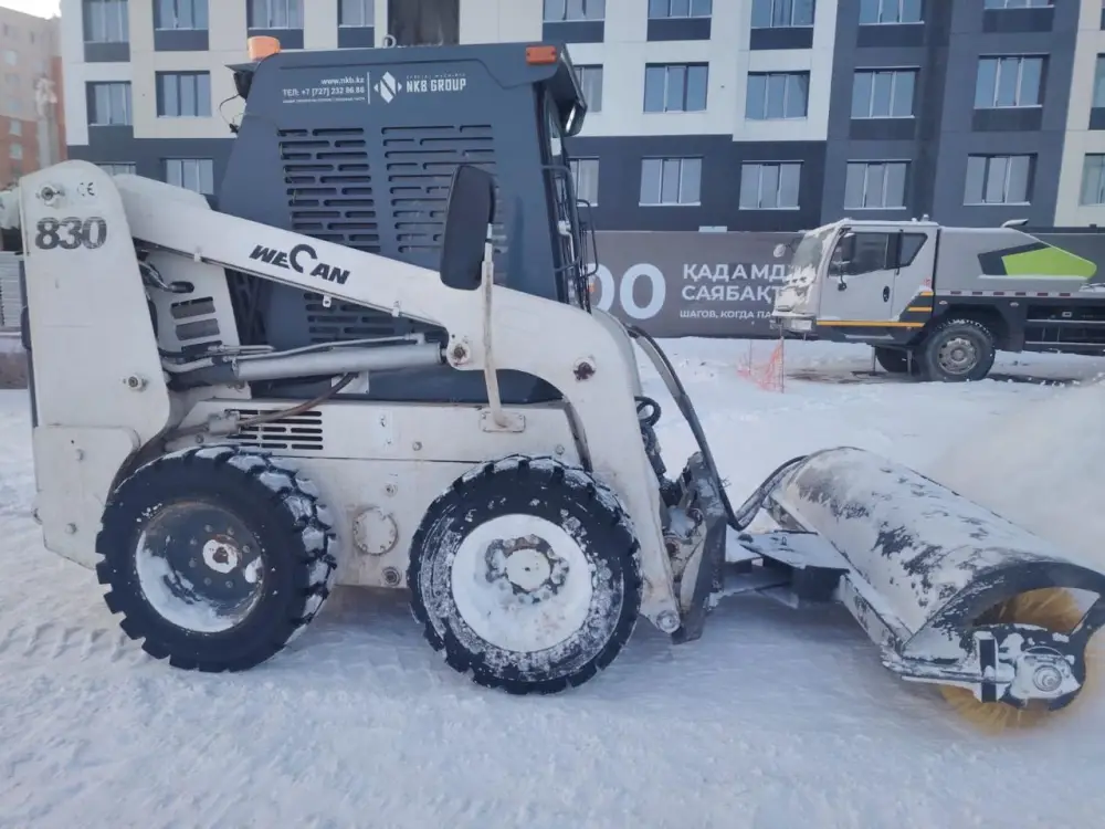 Около 3000 единиц спецтехники вышли на уборку снега в Астане (3)