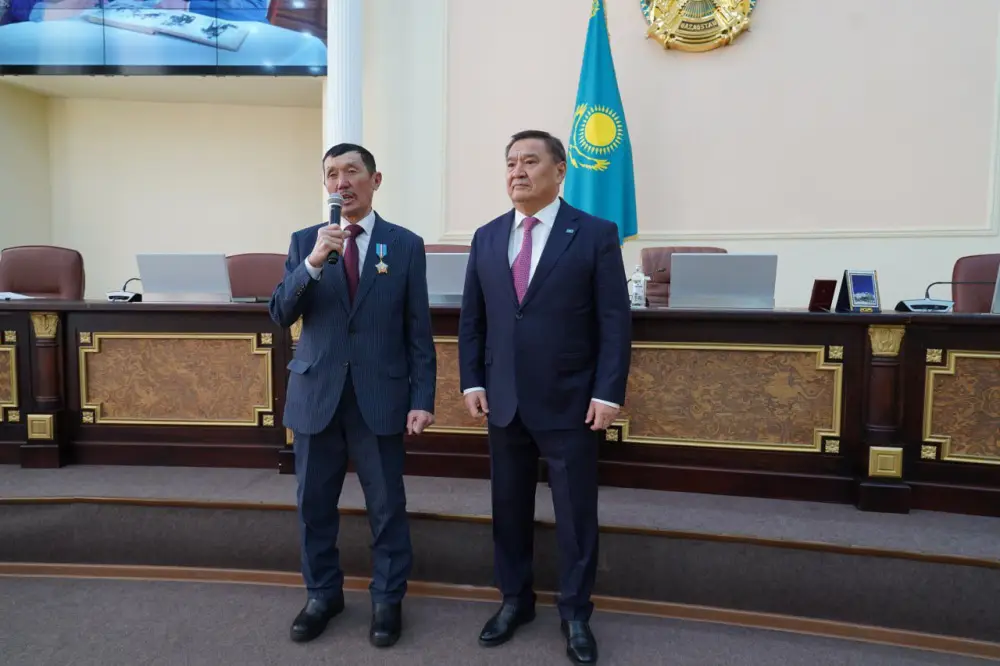 Государственные награды получили лучшие представители рабочих профессий (2)