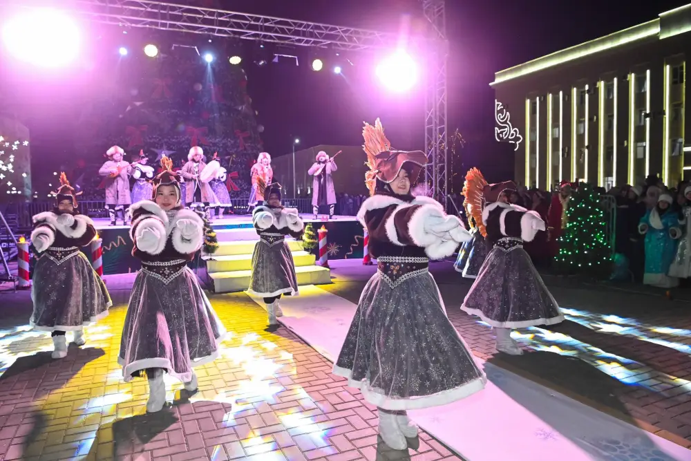 Зажглась новогодняя елка (10)