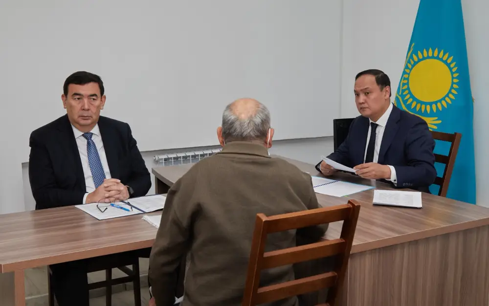 Аким Жамбылской области провёл приём граждан (4)
