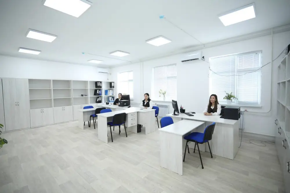 В селе Кендерли открыли новое здание акимата, вручили служебные автомобили (7)