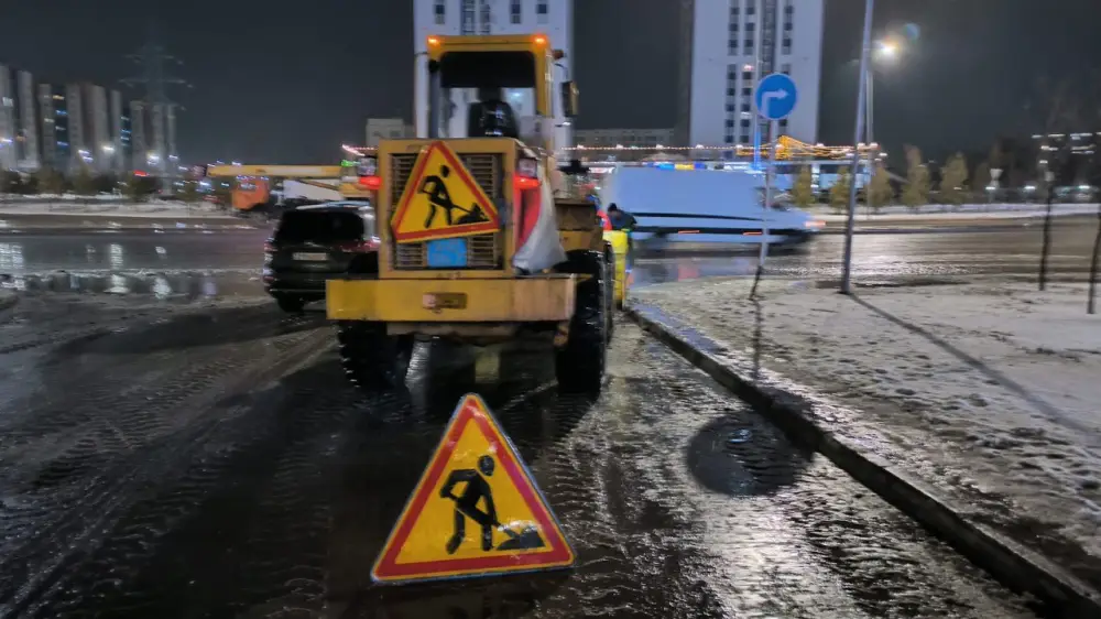 В работе по уборке улиц Астаны задействовано более 1,4 тысячи единиц коммунальной техники (7)