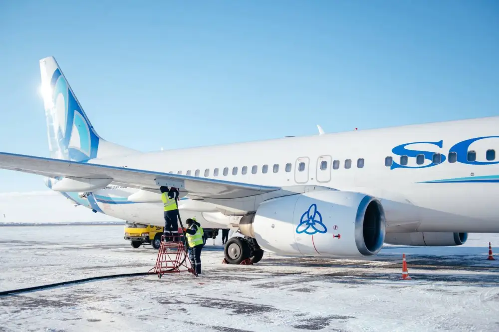 Новый топливозаправочной автомобиль прибыл в аэропорт Актобе (3)