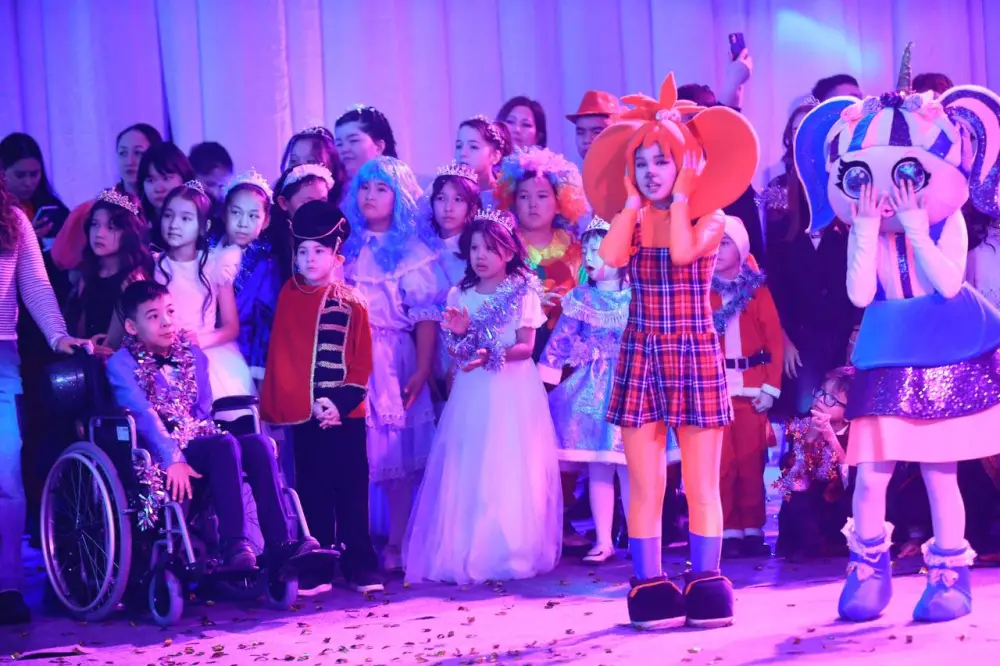 Президентская елка прошла для школьников Актюбинской области (6)