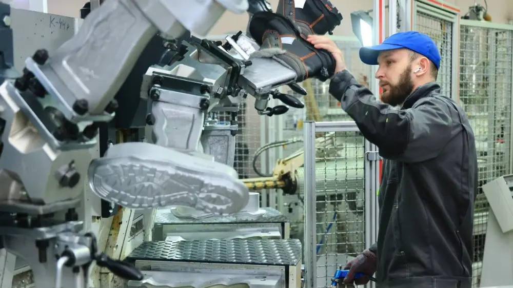 Металлурги, геологи, нефтяники – кто носит рабочую обувь карагандинского производства (2)