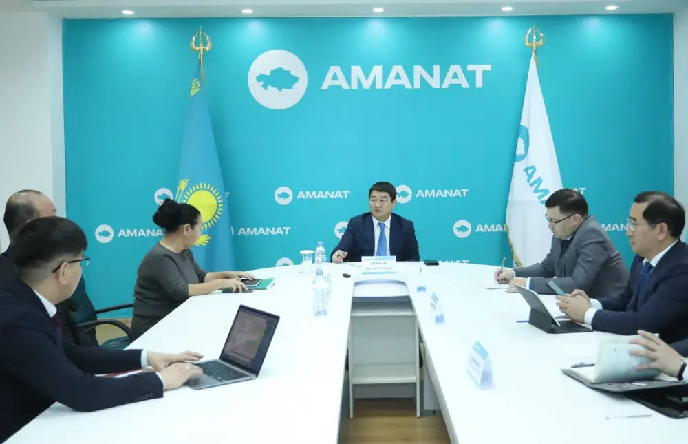 Нурдаулет Килыбай провёл общественный приём на площадке партии (2)