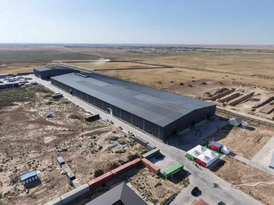 В ЭТОМ ГОДУ В ТУРКЕСТАНСКОЙ ОБЛАСТИ ВВЕДЕНЫ В ЭКСПЛУАТАЦИЮ СОВРЕМЕННЫЕ ЗАВОДЫ, ОТВЕЧАЮЩИЕ МЕЖДУНАРОДНЫМ ТРЕБОВАНИЯМ, А ОБЪЕМ ПРОМЫШЛЕННОЙ ПРОДУКЦИИ СОСТАВИЛ 1,3 ТРЛН ТЕНГЕ. (5)