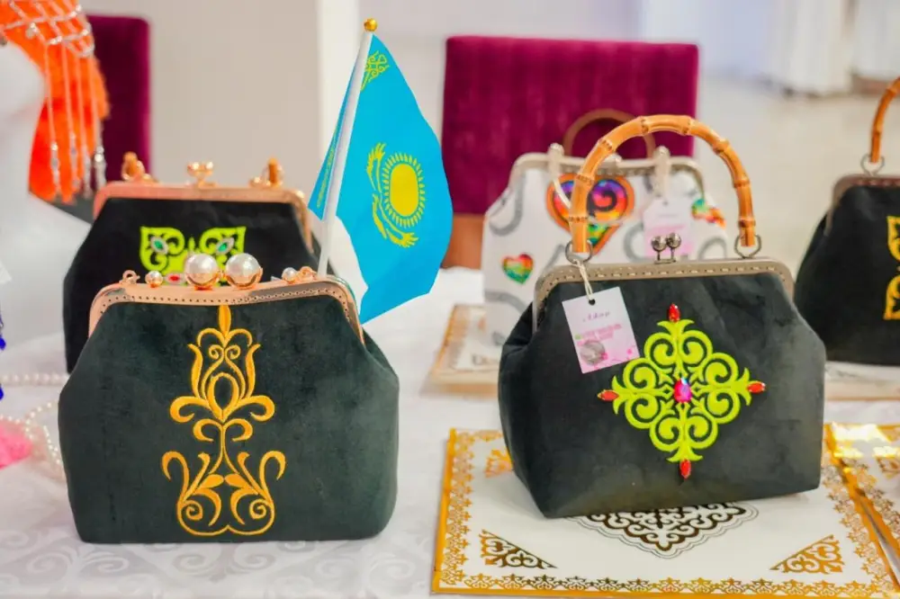 «Национальный код - наследие для поколений»: в Астане прошел этнофорум с участием почитателей казахского ремесла (2)