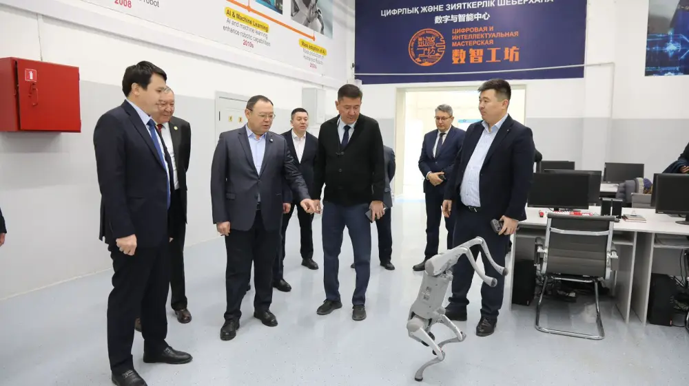 Заместитель акима города Алматы Абзал Нукенов ознакомился с научным потенциалом КазНУ (2)