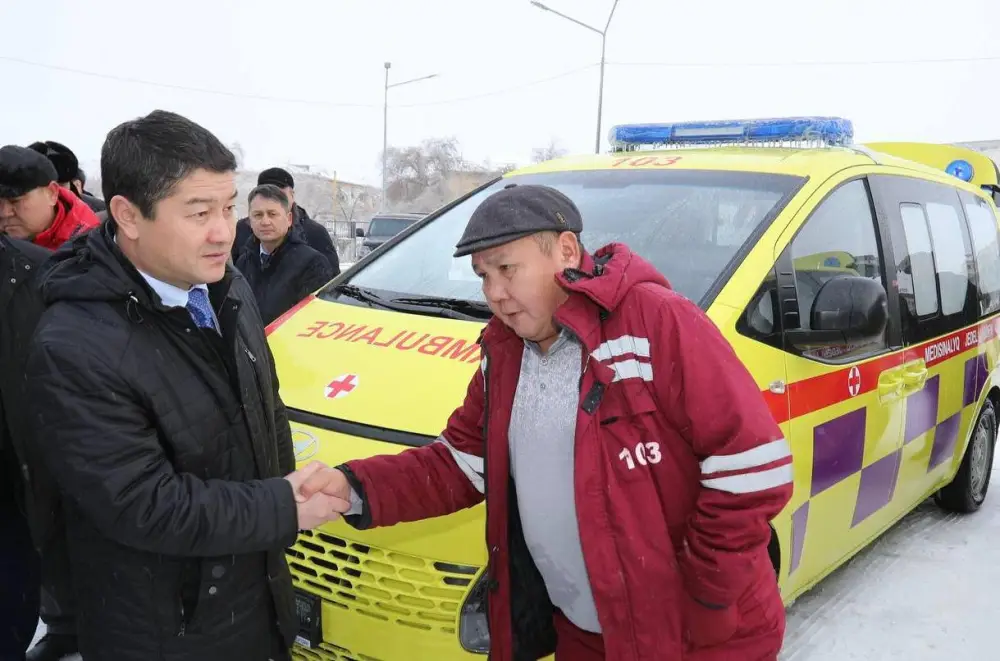 Городу Жанаозен передали 5 новых машин скорой помощи (2)