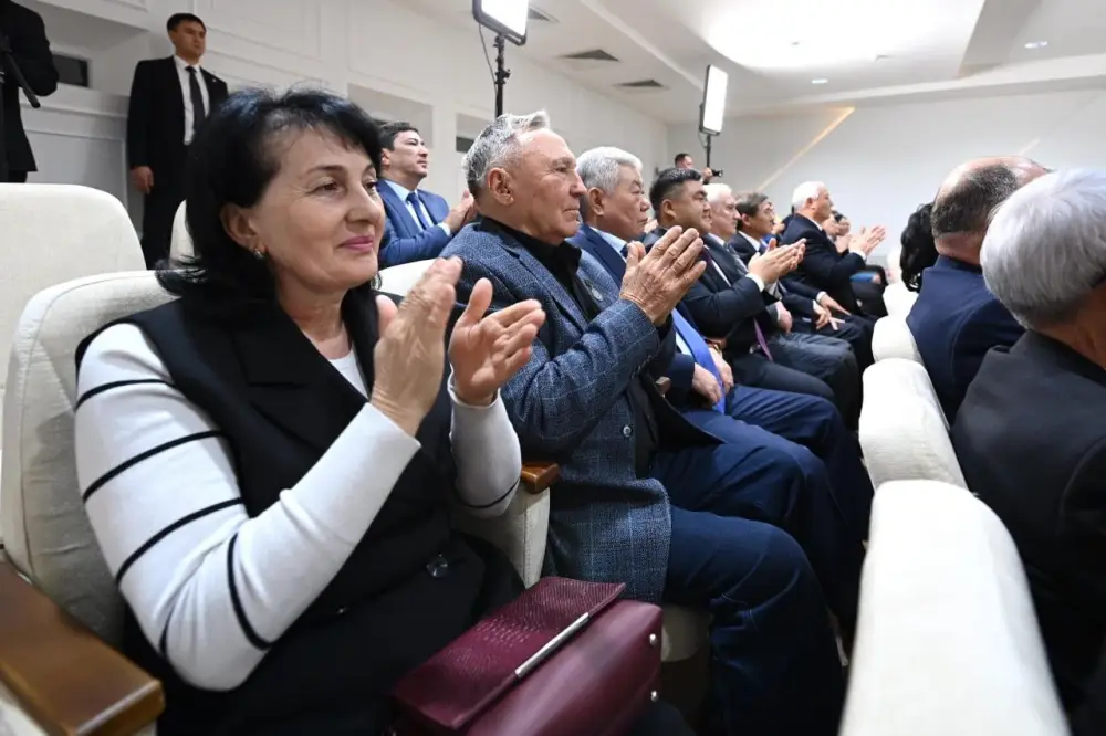 Выступление Главы государства на встрече с общественностью Жамбылской области (4)