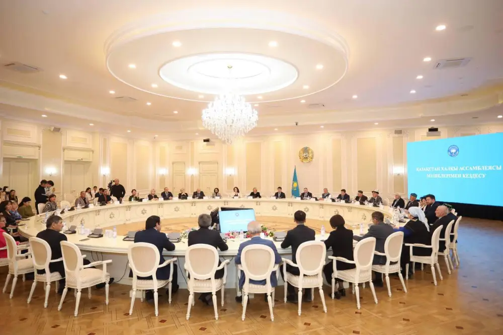 Нурдаулет Килыбай встретился с рабочими специалистами из числа членов АНК (7)