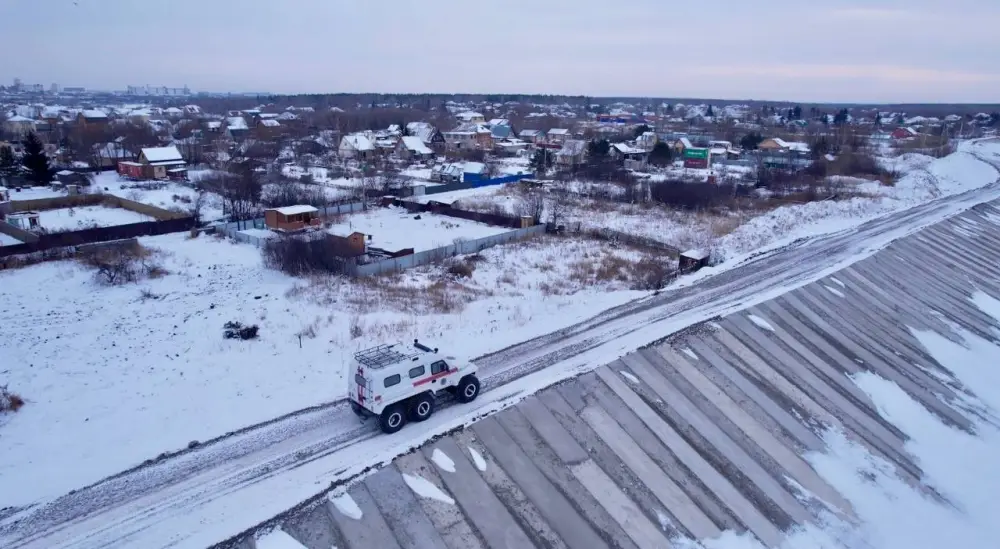 Аким области совместно с жителями села Прибрежное провел инспекцию хода реконструкции защитных сооружений (5)
