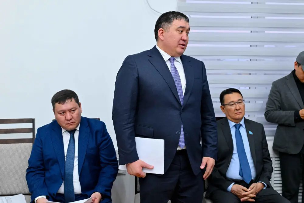 Аким области провел прием жителей Аягозского района по личным вопросам (8)